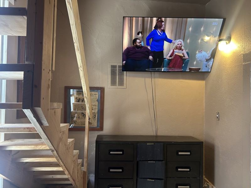 815 E 10th St #1 - Photo 4 of 18