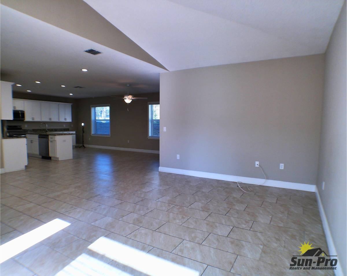 101 Ocean Cir - Photo 3 of 10