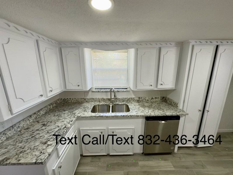 2207 Erickson St - Photo 2 of 20