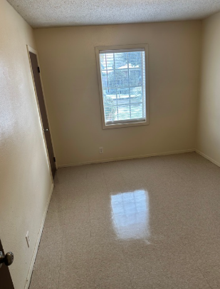 17 Woodbury Dr - Photo 4 of 4