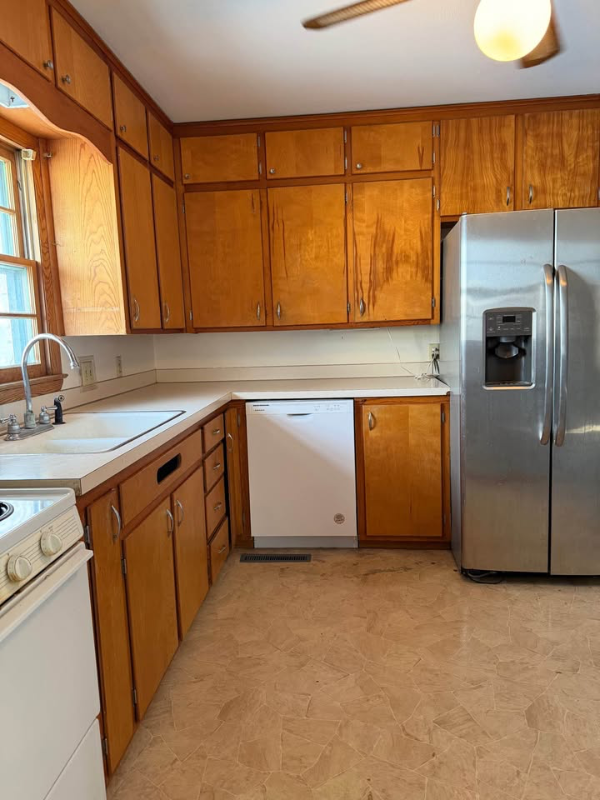 970 N 1st St - Photo 4 of 5