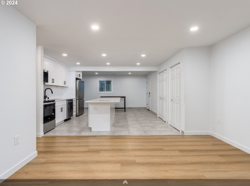 3805 E 11th St #A - Photo 3 of 20