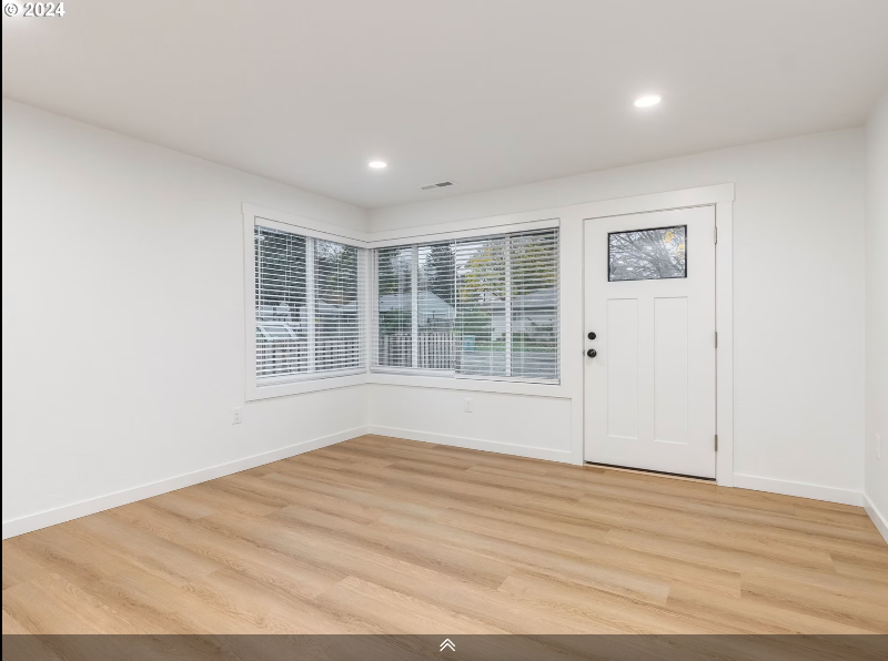 3805 E 11th St #A - Photo 4 of 20