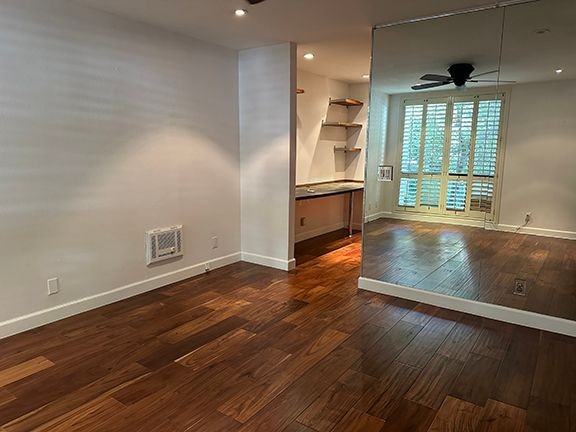 8400 De Longpre Ave ##207 - Photo 5 of 20