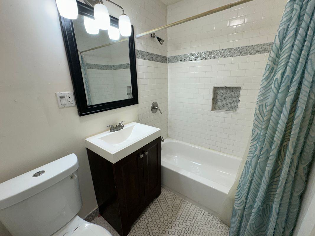 1431 W 24th St - Photo 4 of 4