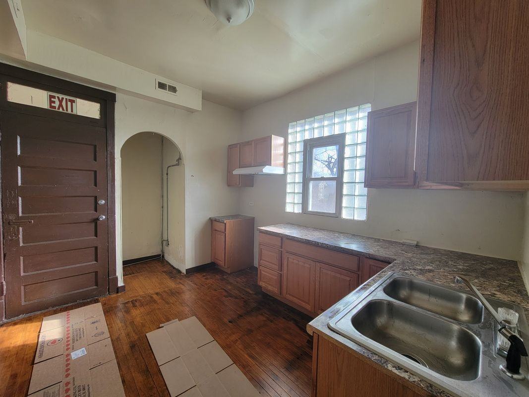 6427 S Ashland Ave ##1f - Photo 2 of 9