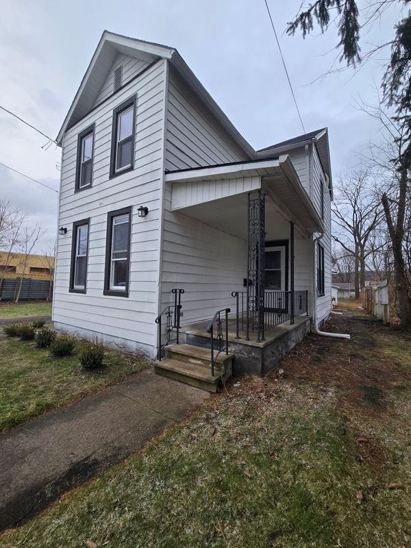 715 Junction St - Photo 2 of 13