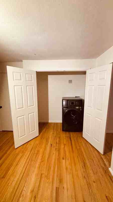 42 Young Ave - Photo 4 of 20