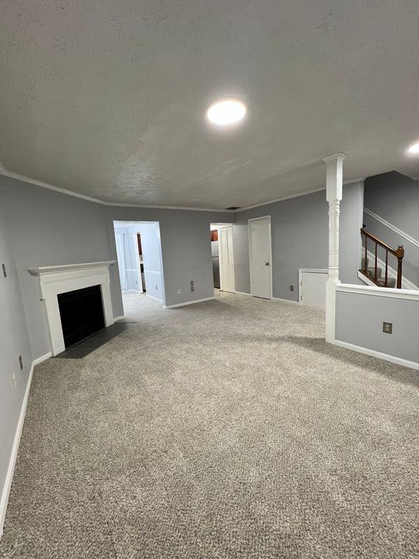 4201 Drake Ct - Photo 3 of 9