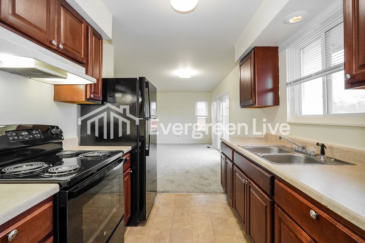 644 E Schrock Rd - Photo 2 of 15