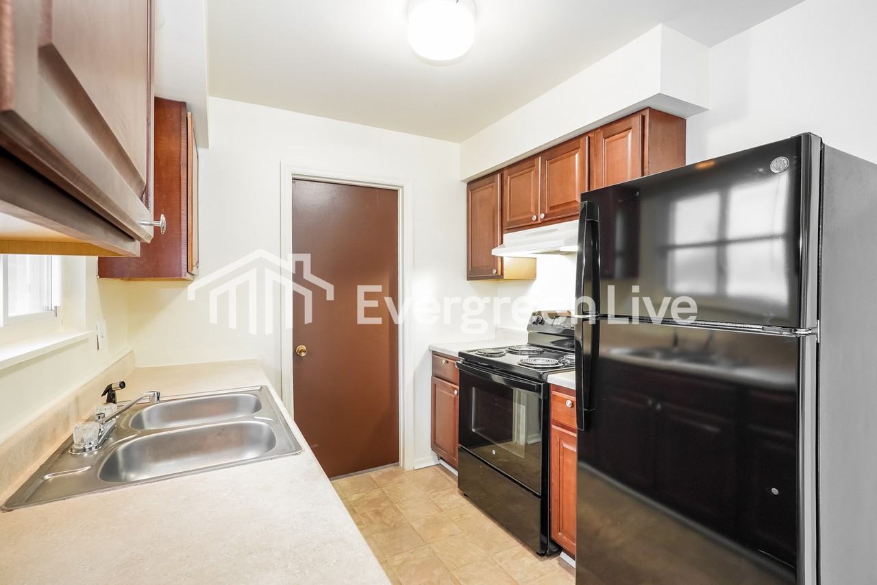 644 E Schrock Rd - Photo 3 of 15