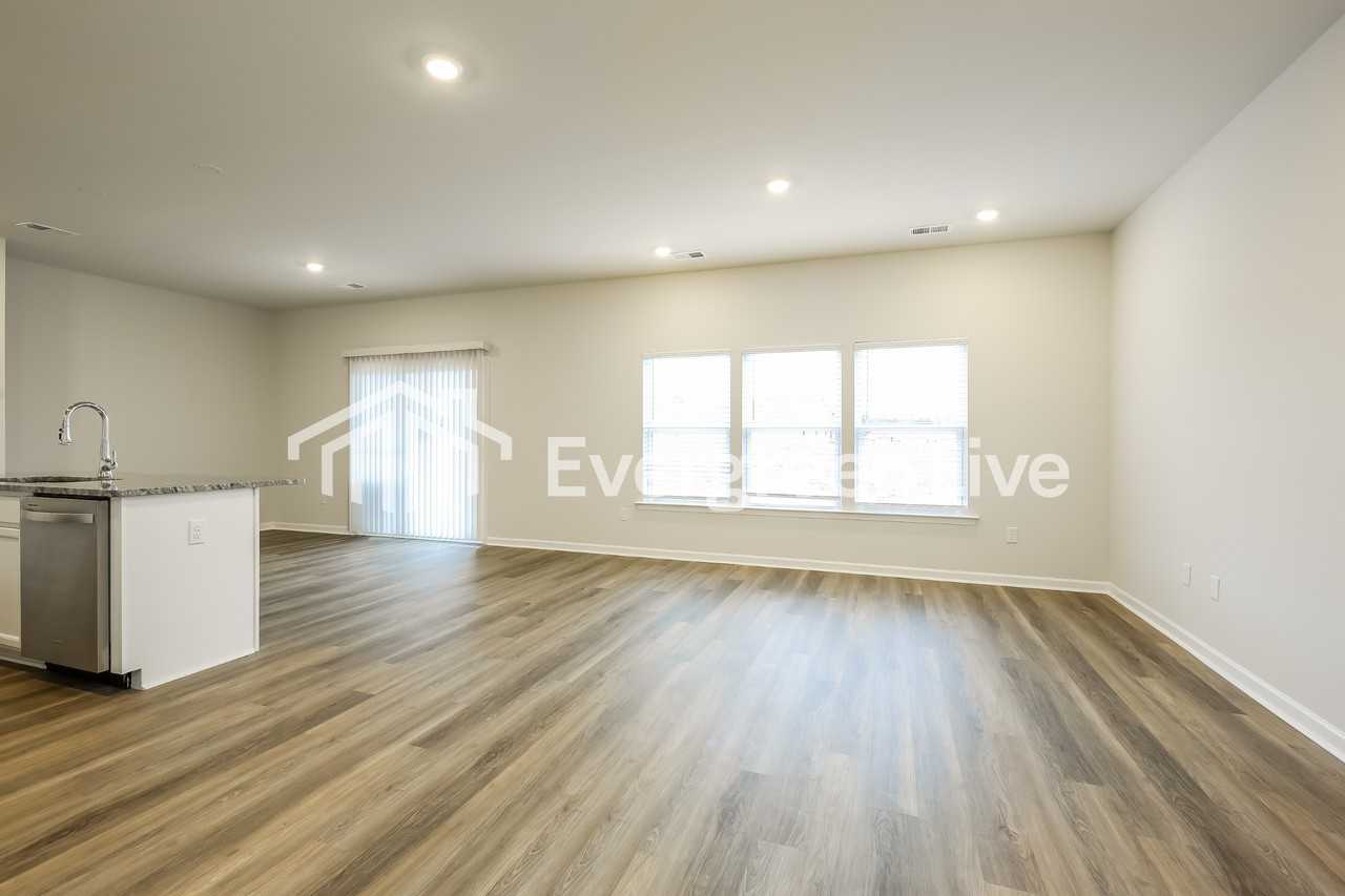 6 Leacock Dr - Photo 3 of 15