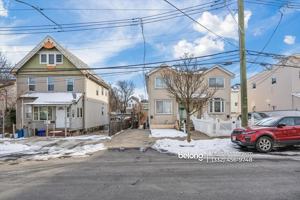 featured image of 18 Wayne St #2