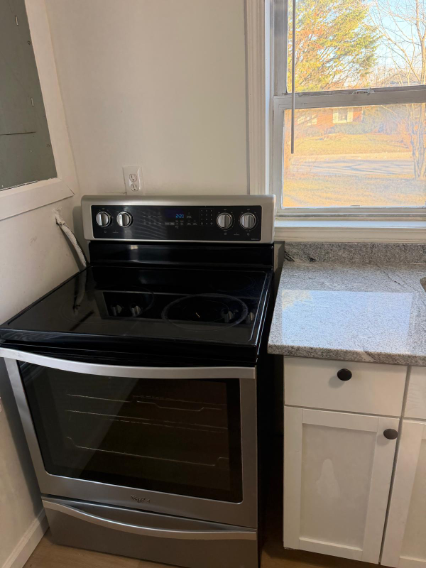 1665 Elaine Rd - Photo 4 of 20