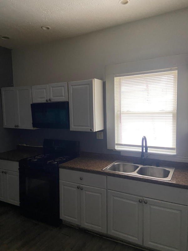 422 Jefferson Ave #422 - Photo 3 of 10