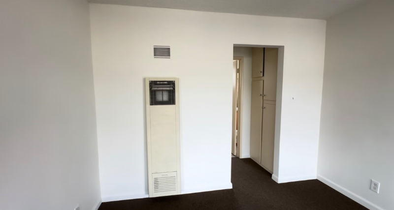 11914 Downey Ave - Photo 4 of 5