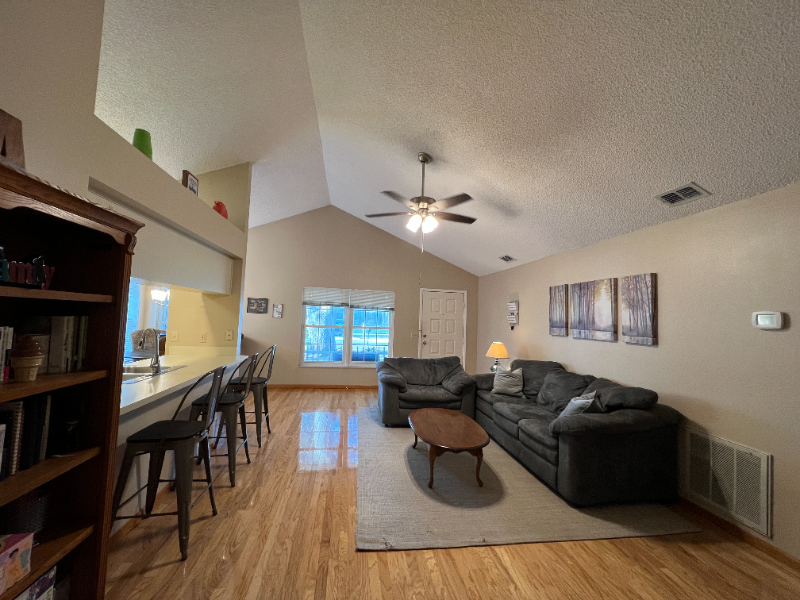 626 Bellingham Pl - Photo 2 of 13