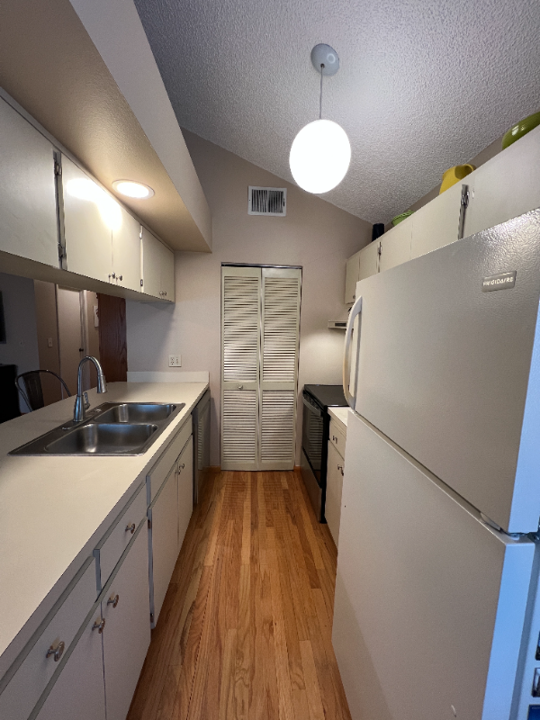 626 Bellingham Pl - Photo 5 of 13