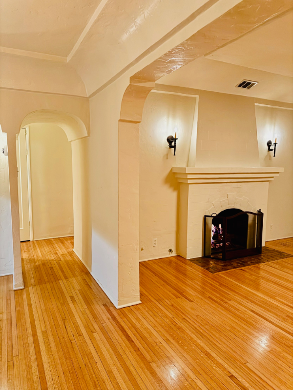 2620 Graham Ave - Photo 5 of 22