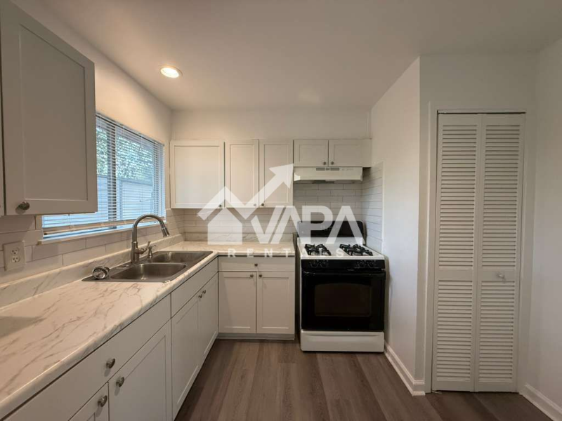 6514 Mossledge Dr - Photo 4 of 15