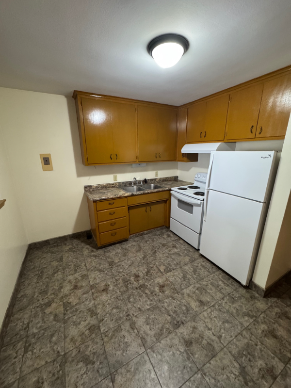 556 Jenks Ave #7 - Photo 3 of 12