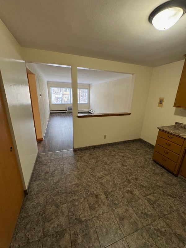 556 Jenks Ave #7 - Photo 4 of 12