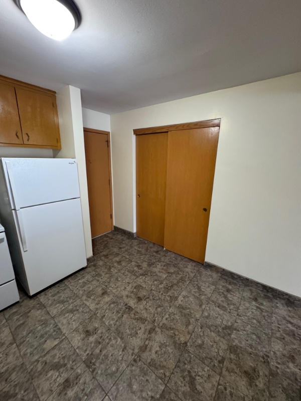 556 Jenks Ave #7 - Photo 5 of 12