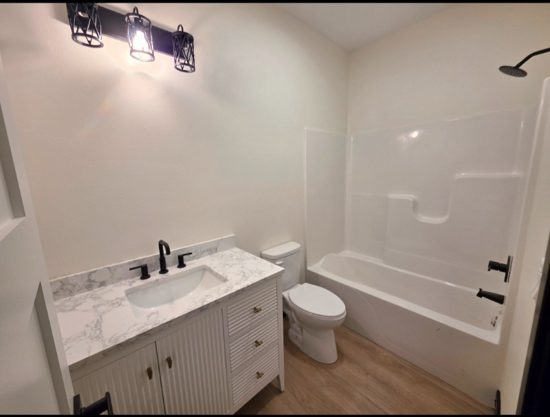 718 Ringgold St - Photo 5 of 10