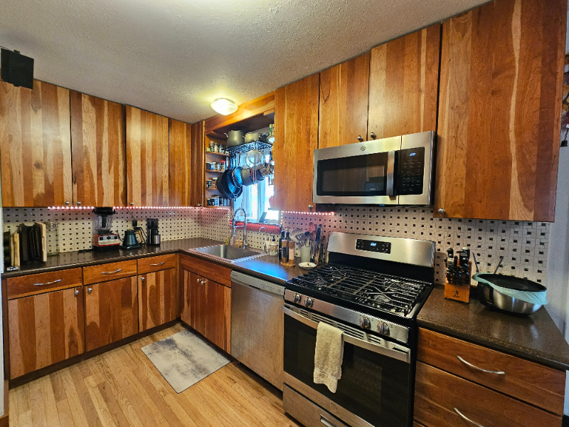 880 35th St #A - Photo 2 of 20