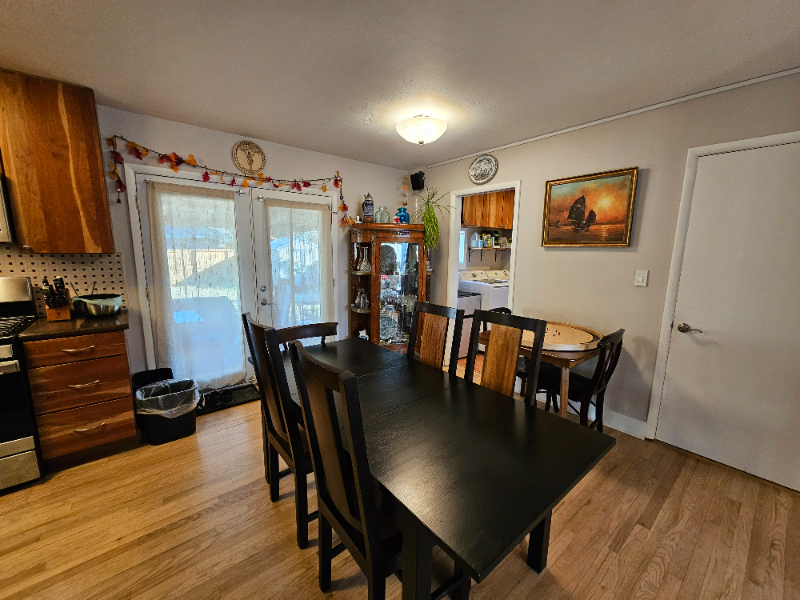 880 35th St #A - Photo 5 of 20