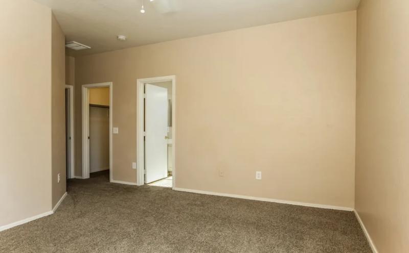 2438 E Mobile Ln - Photo 2 of 6