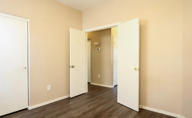 2438 E Mobile Ln - Photo 3 of 6