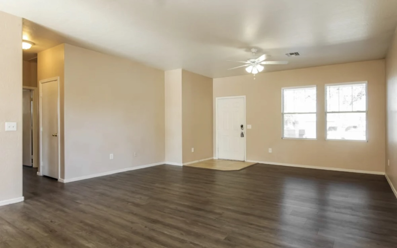 2438 E Mobile Ln - Photo 5 of 6