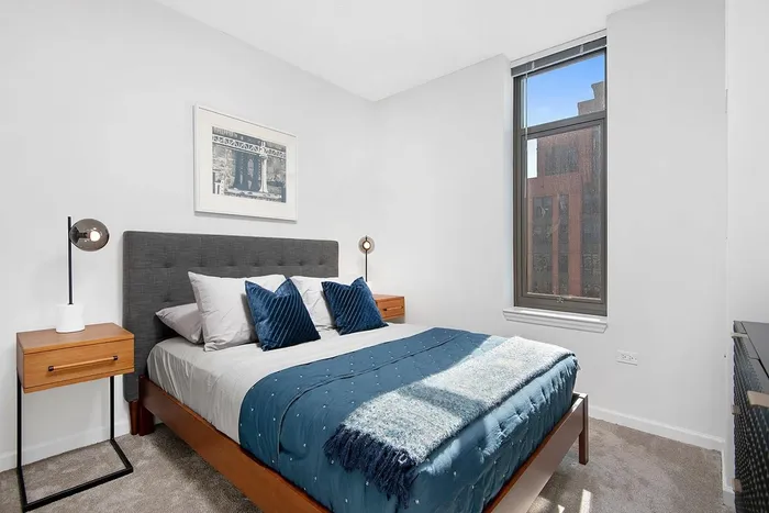 351 N Desplaines St - Photo 4 of 16