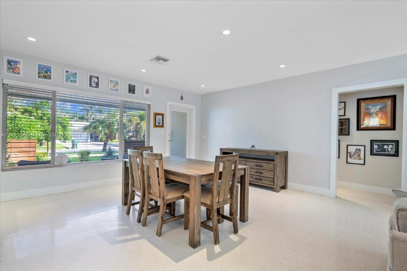 1900 Ne 42nd St - Photo 2 of 18