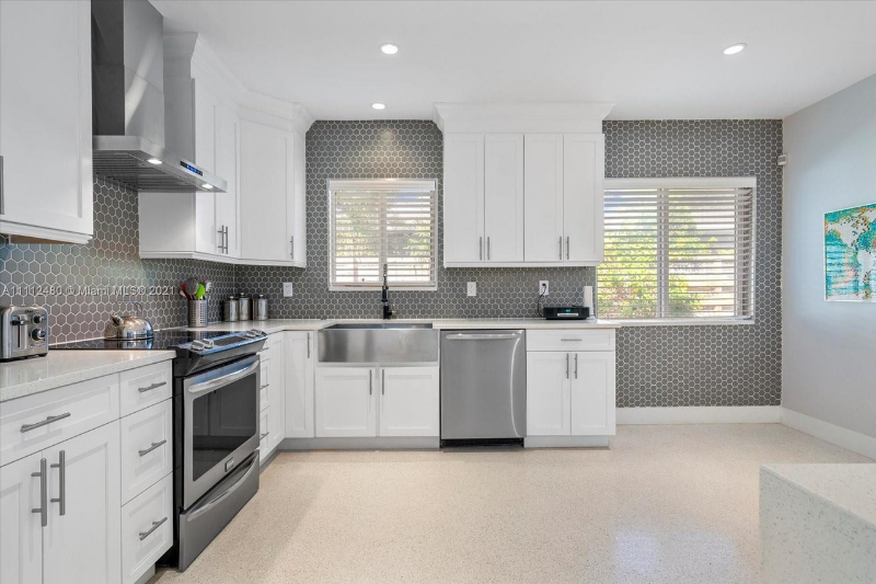 1900 Ne 42nd St - Photo 4 of 18