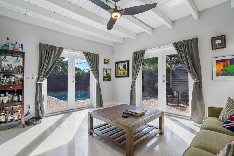 1900 Ne 42nd St - Photo 6 of 18