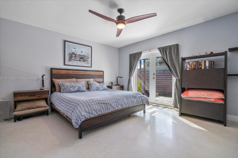 1900 Ne 42nd St - Photo 7 of 18