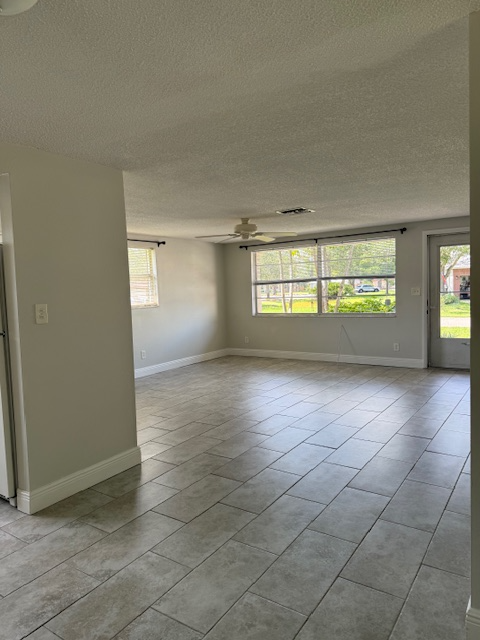 136 Davenport Ave Ne ##Ne - Photo 4 of 15