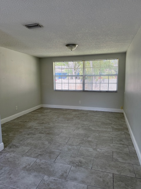 136 Davenport Ave Ne ##Ne - Photo 6 of 15