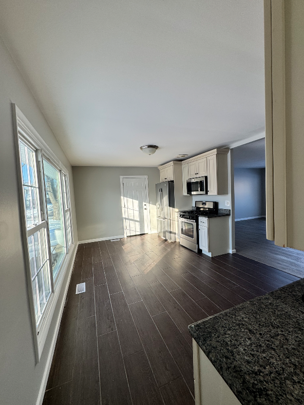 1490 Highland Blvd - Photo 3 of 19