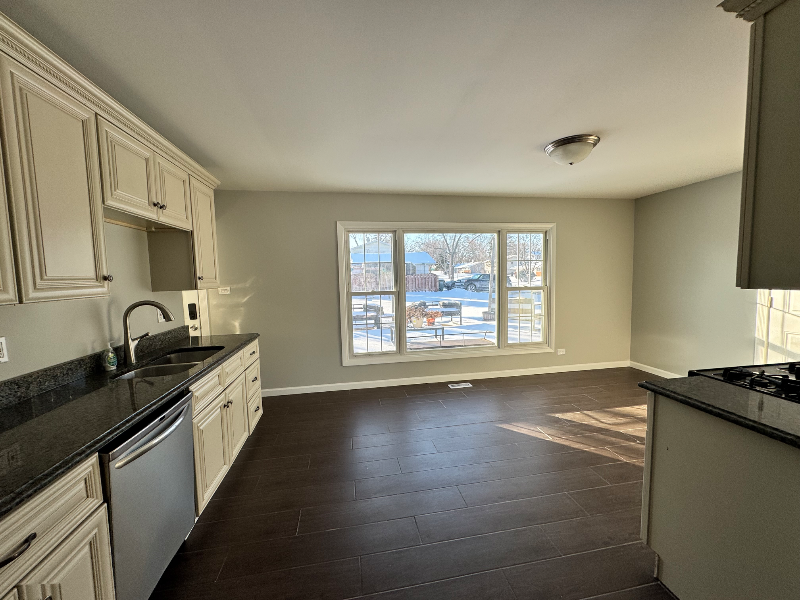 1490 Highland Blvd - Photo 4 of 19