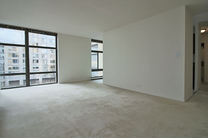 1202 N Stone St #904 - Photo 6 of 15