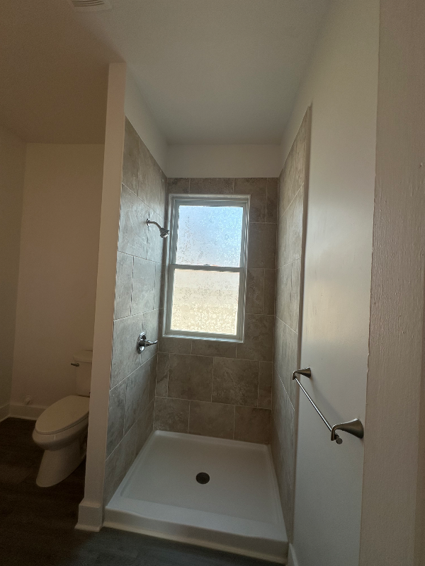 2567 Bank St - Photo 2 of 14