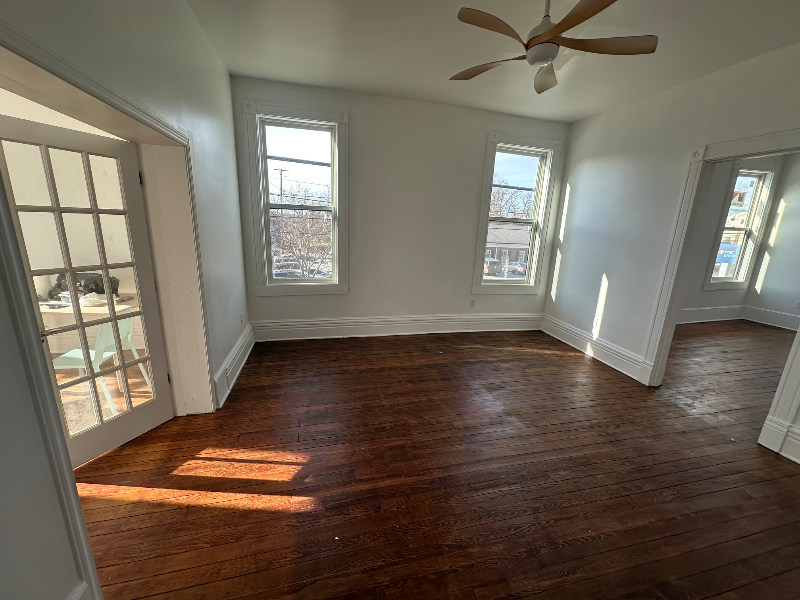 2567 Bank St - Photo 4 of 14