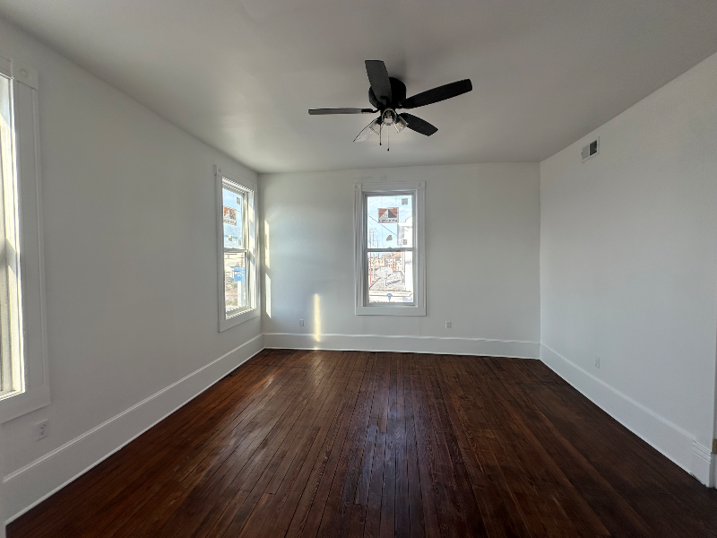 2567 Bank St - Photo 6 of 14