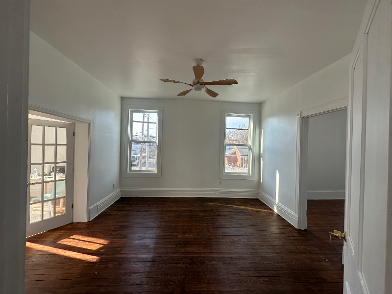 2567 Bank St - Photo 7 of 14