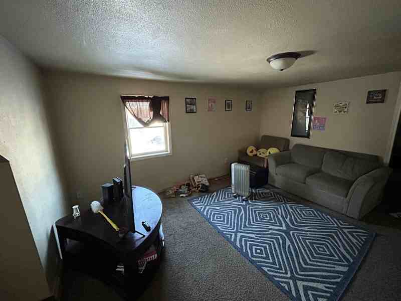 1897 1/2 E Newberry St - Photo 4 of 25