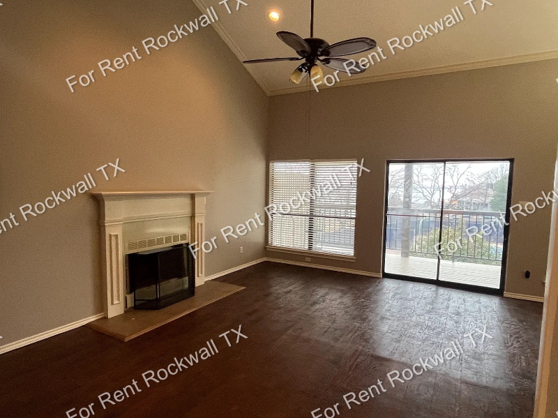 526 Yacht Club Dr - Photo 4 of 9