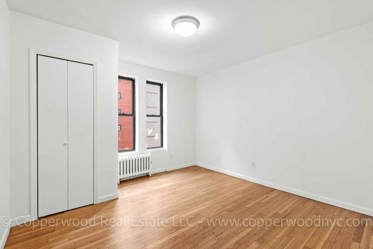 402 East 78th St - Photo 2 of 12